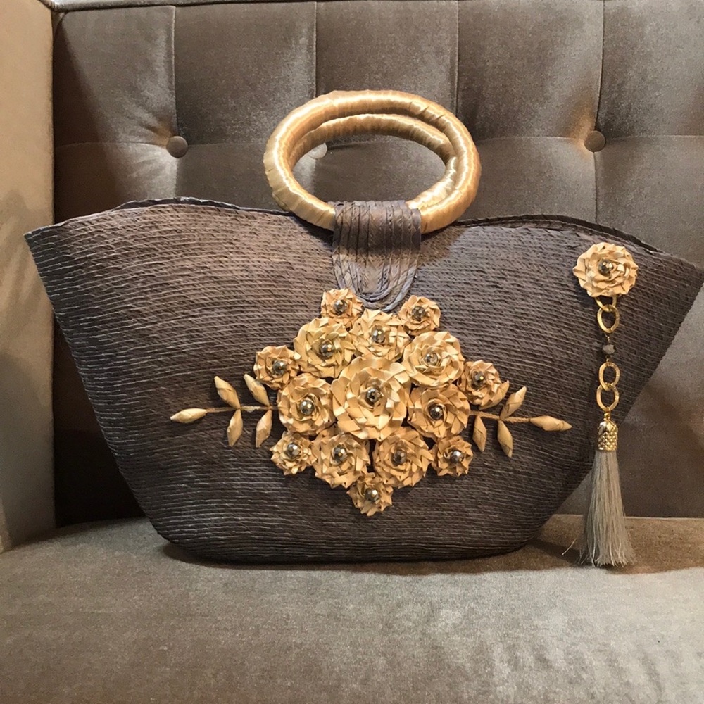 Straw Handbag With flower Details and tassel